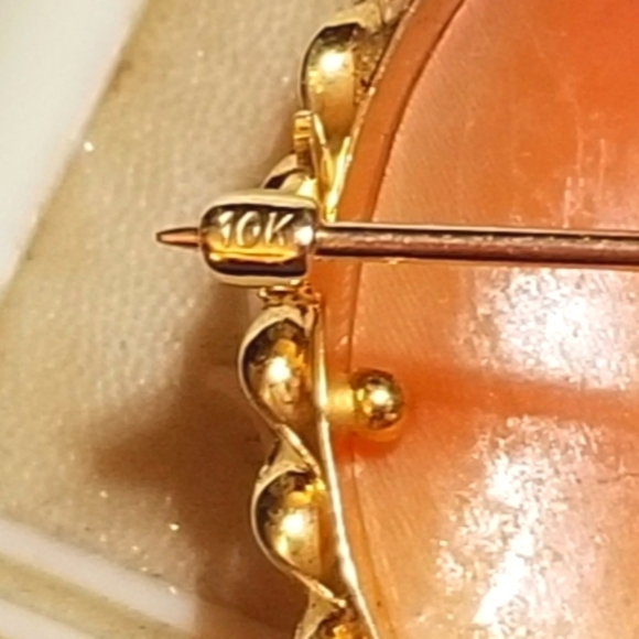 Vtg SOLID 10KT GOLD Hand Carved Shell Cameo Brooch - Picture 2 of 6